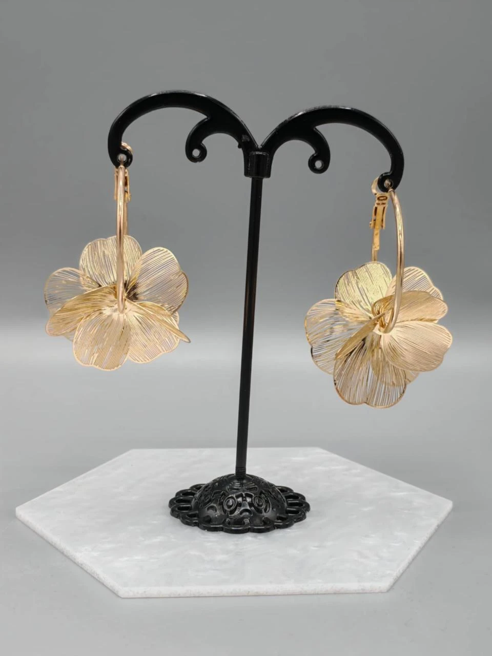 Gold filigree flower earrings 2456 at €7.99 – photo 3